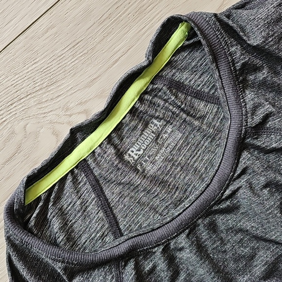 Running Room Fitwear Activewear Shortsleeve Top With Back Zipper Pocket Medium - Picture 14 of 14